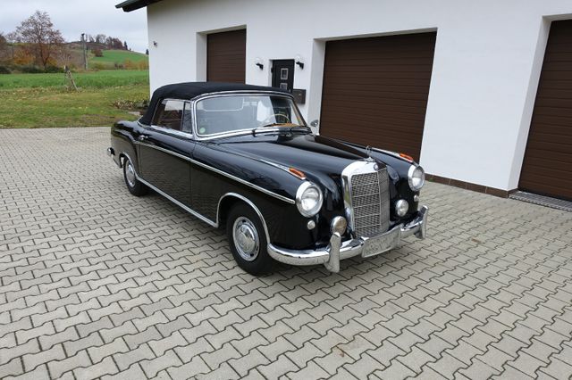 Mercedes-Benz 220S