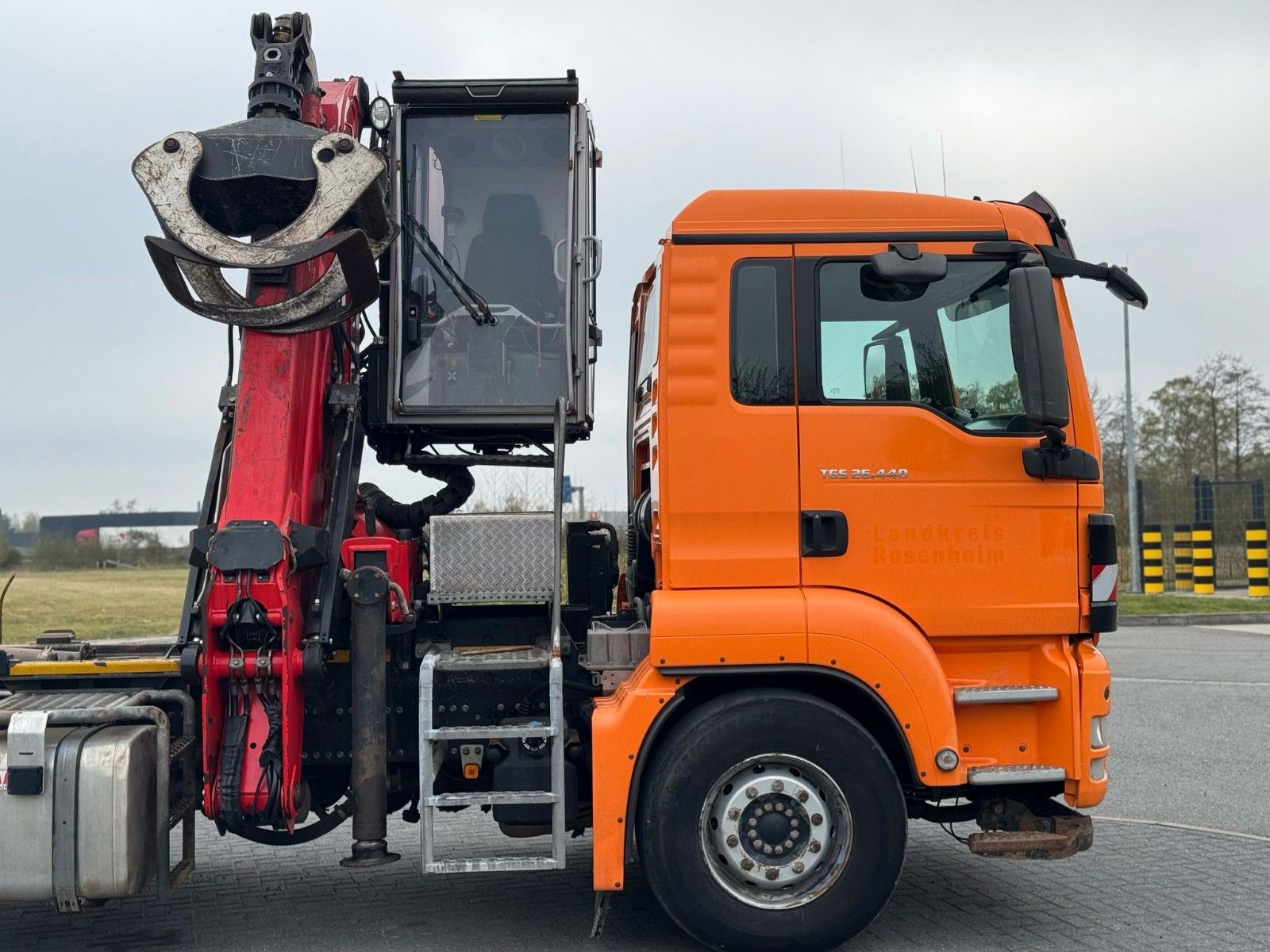 Fahrzeugabbildung MAN TGS 26.440 6x2-4 BL Abrollkipper / Kran