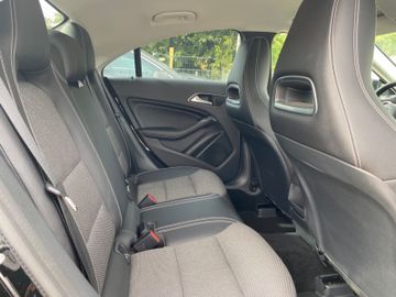 Fahrzeugabbildung Mercedes-Benz CLA 200*Navi*Bluetooth*Tempomat*Klima*