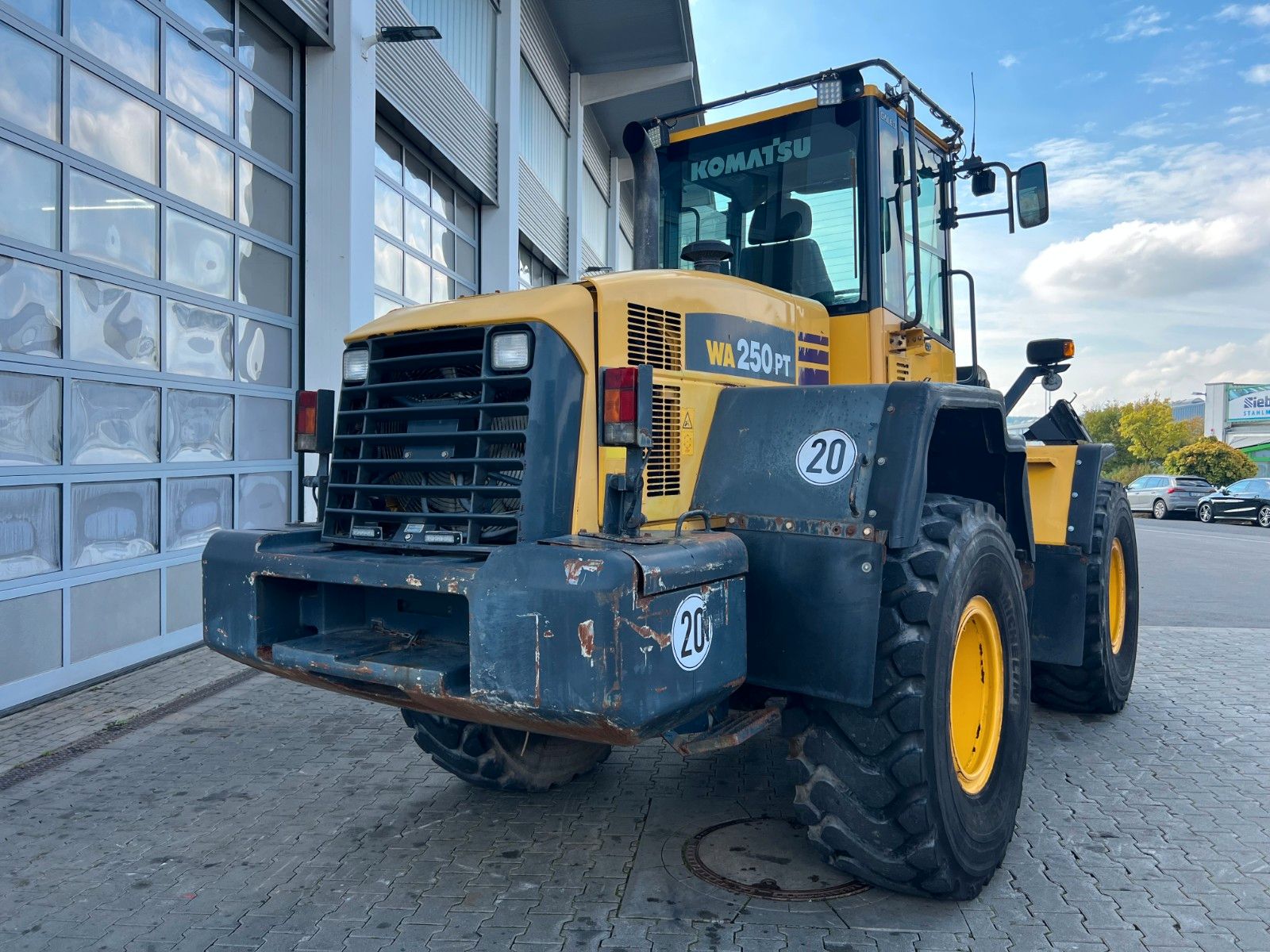 Fahrzeugabbildung Komatsu WA 250 PT - 5H / 12.390h /