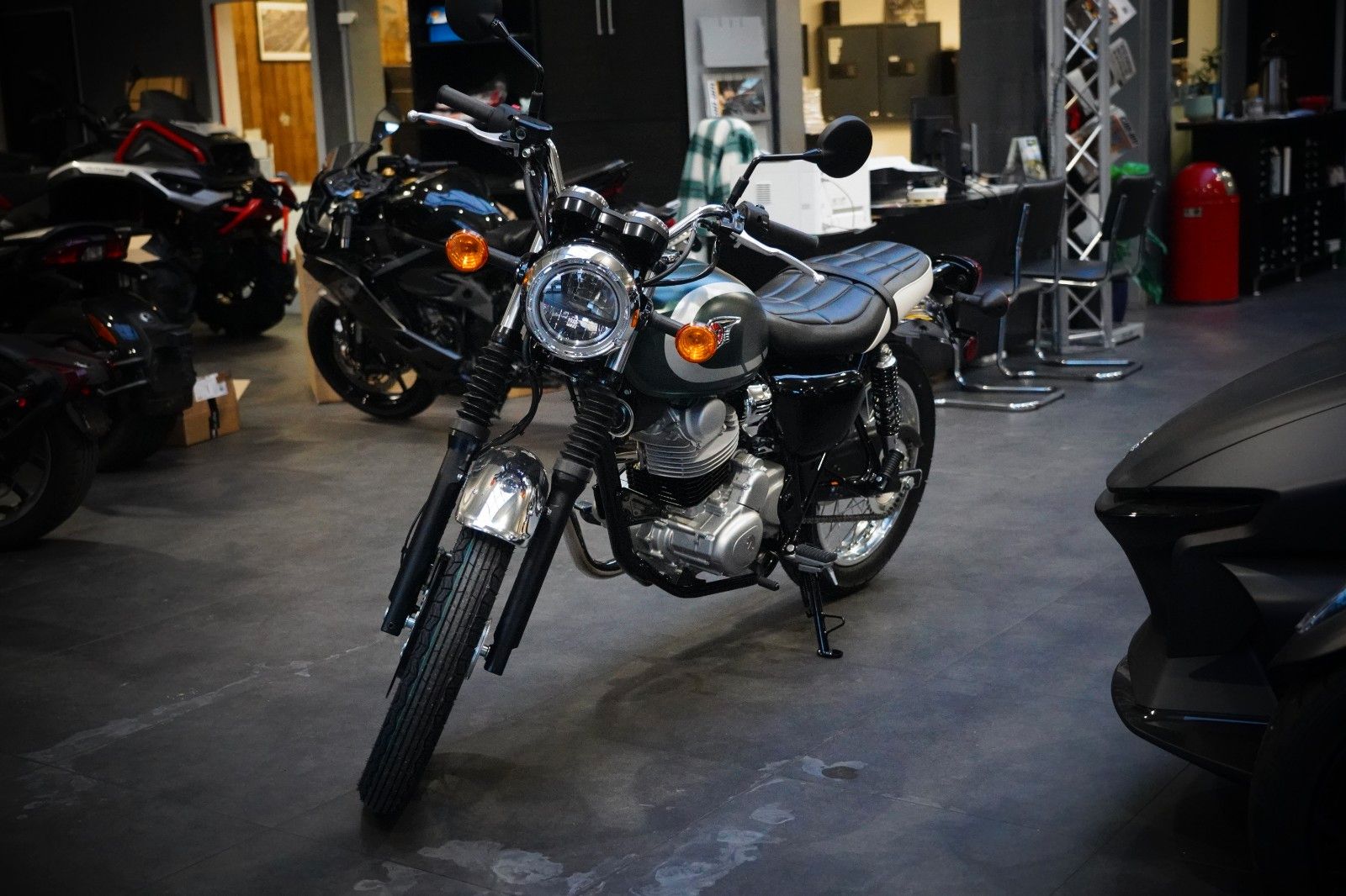 Fahrzeugabbildung Kawasaki W230  Model 2026  4 Jahre Garantie