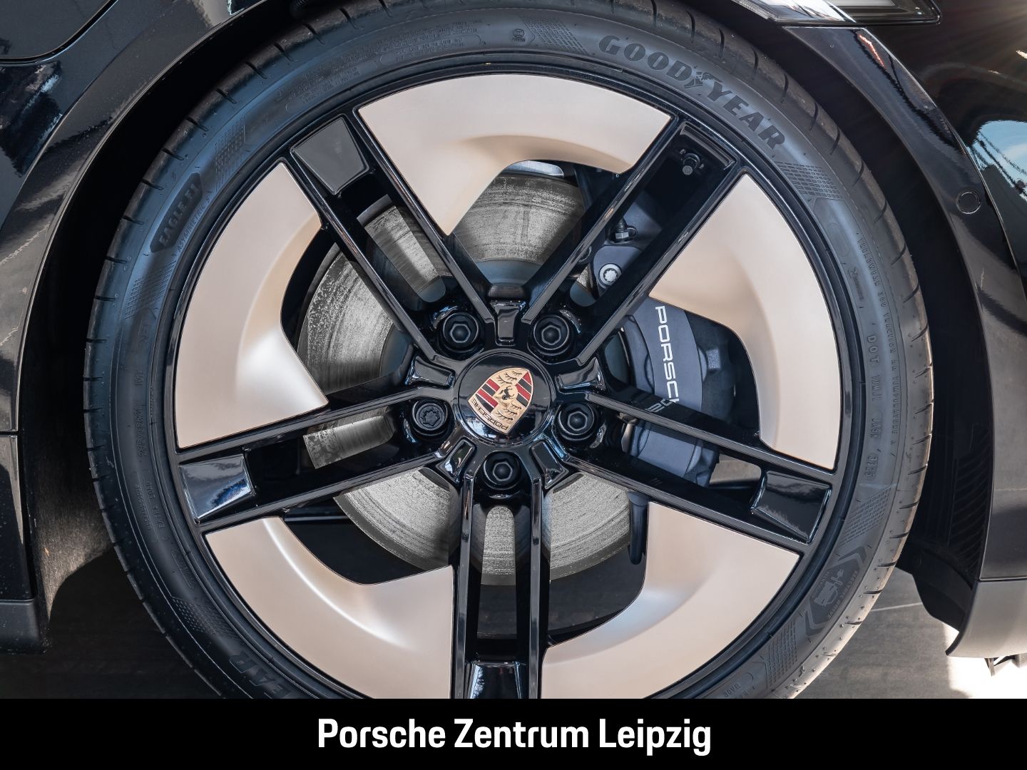 Porsche Taycan 4 Black Edition Massage HD HA-Lenkung HUD foto 10
