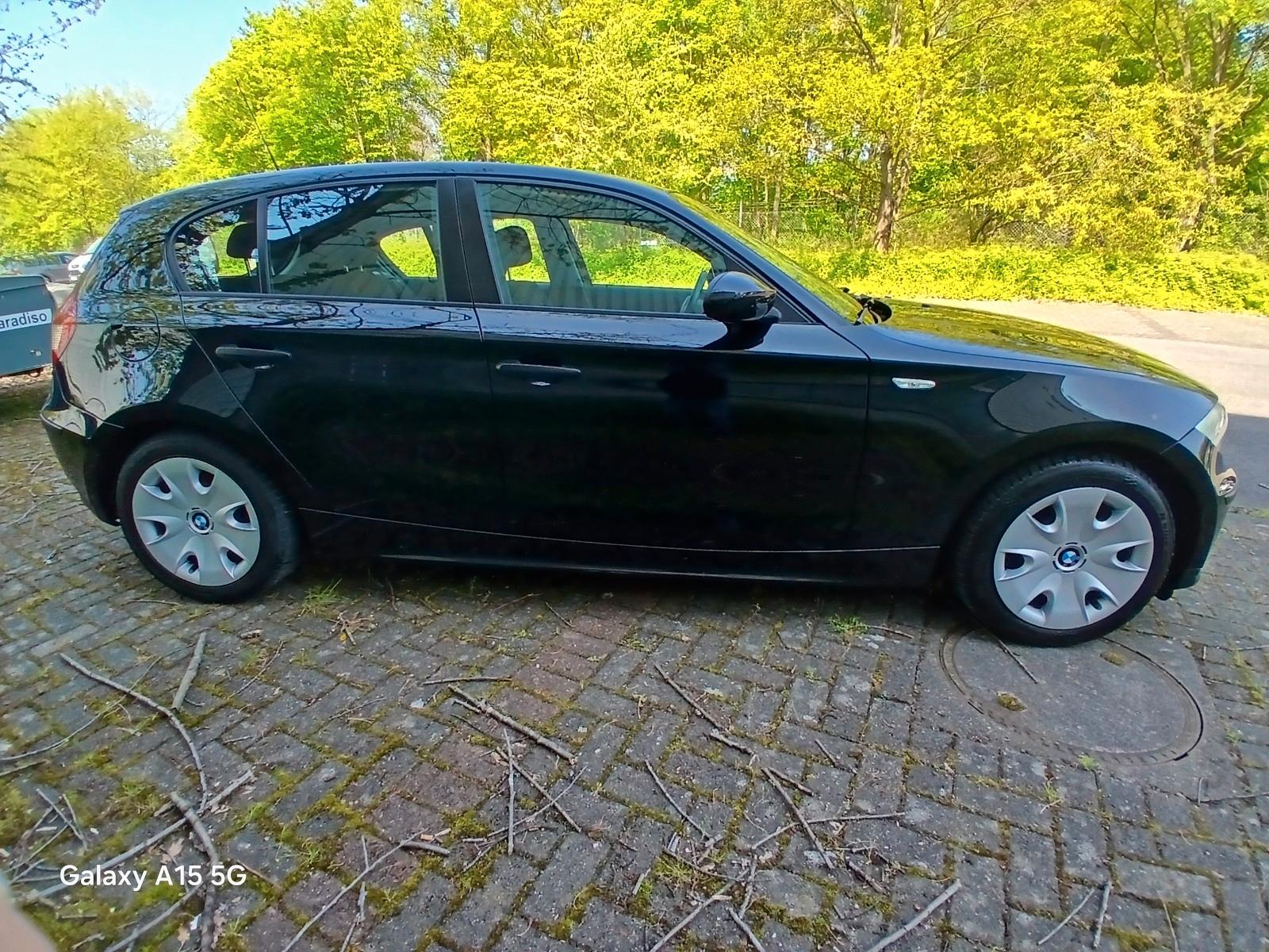 BMW 116 2006 — rear view