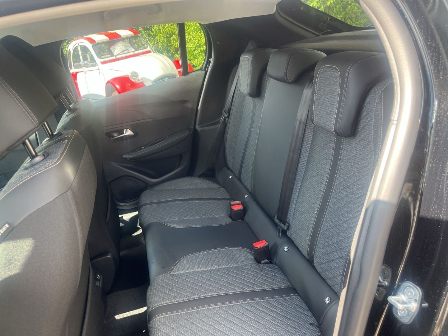 Fahrzeugabbildung Peugeot 208 Allure HYBRID 110 e-DSC6 Navi ACC CarPlay