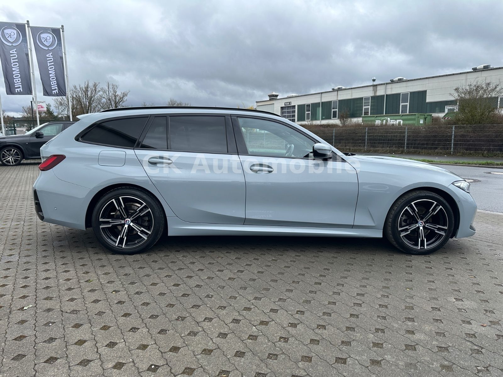 Fahrzeugabbildung BMW 320 d Touring M Sport/Navi/HeadUp/Kamera/LED