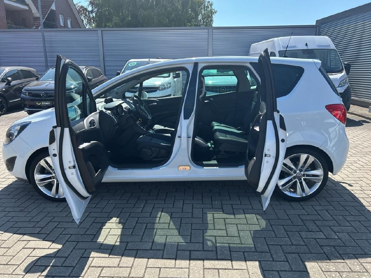 Fahrzeugabbildung Opel Meriva B Innovation, AHK, Panoramadach