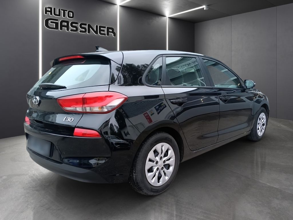 Fahrzeugabbildung Hyundai i30 1.4 M/T100 PS Navi RFK PDC Sitzheizung