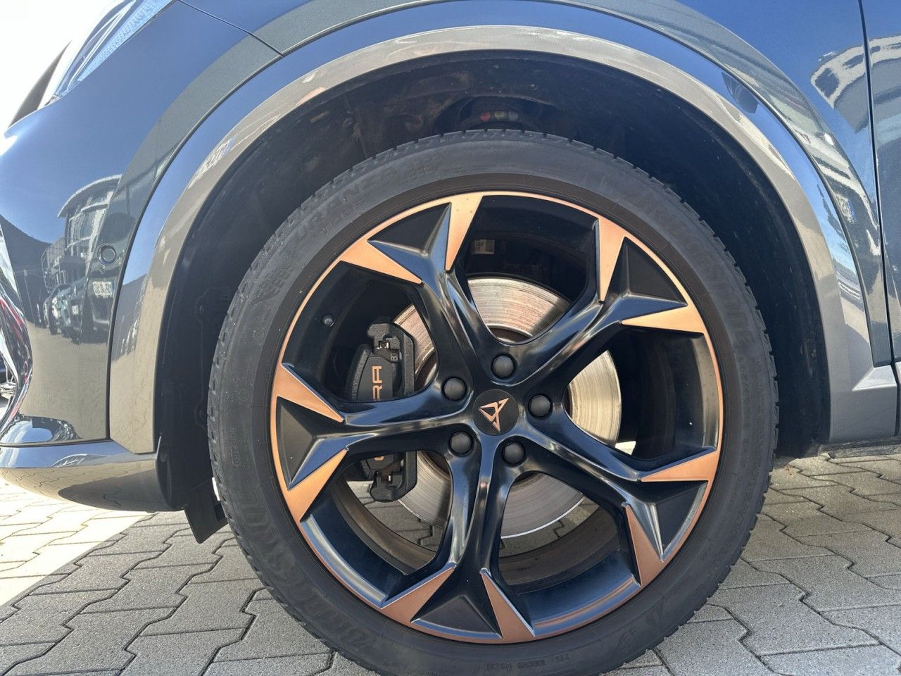 Fahrzeugabbildung CUPRA Formentor VZ 2.0 TSI 4Drive 310 PS*ACC* - mit KI generiert/bearbeitet