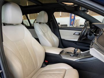 BMW 320 Touring  d xDrive Luxury Line *HUD*PANO*ACC*