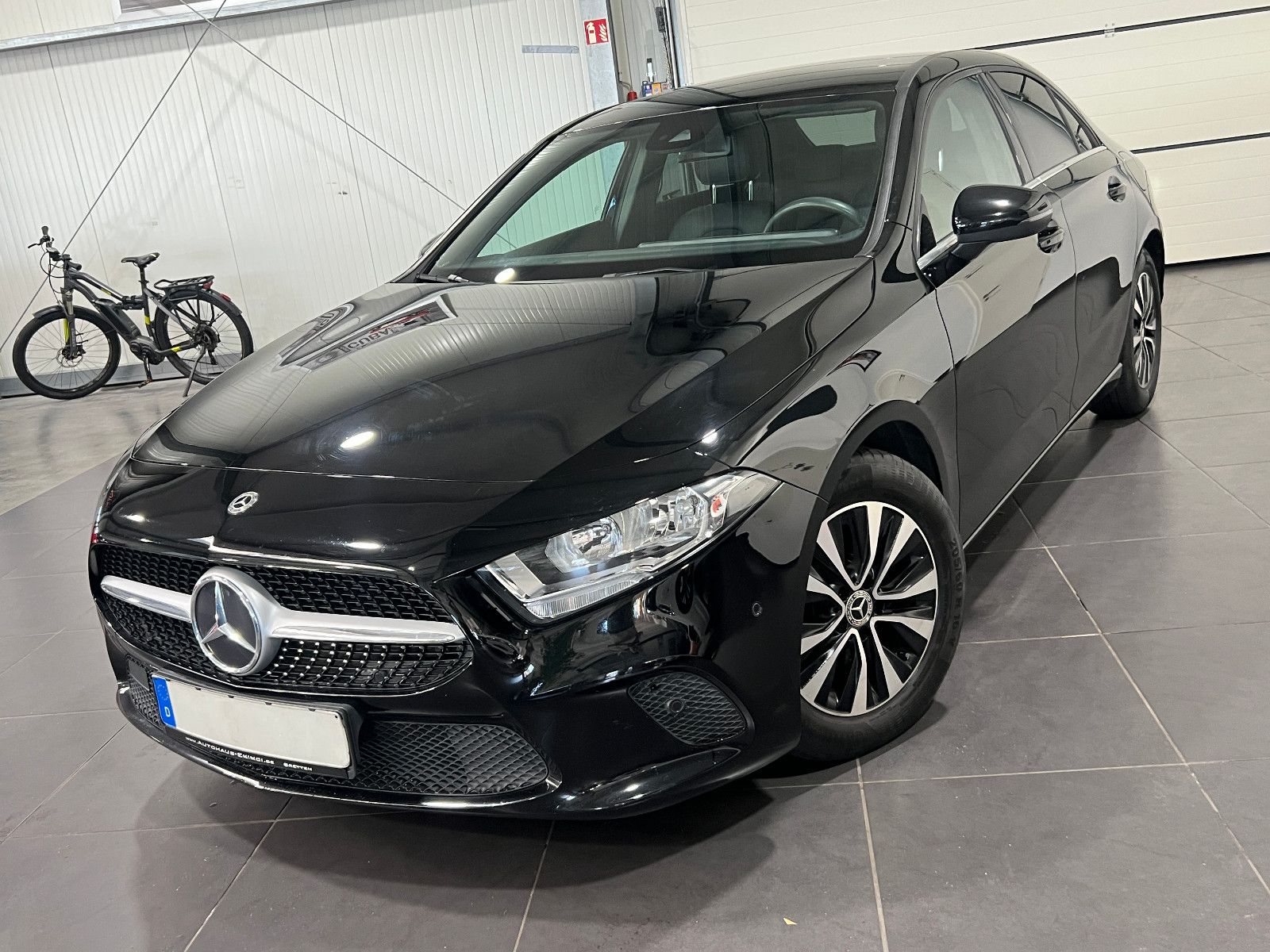 MERCEDES-BENZ A 180 d Limousine **Navi*SHZ*PDC*Tempomat**