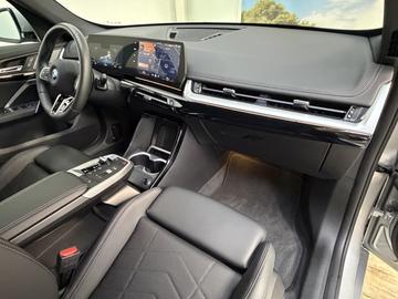 2026 BMW IX1 缩略图 29