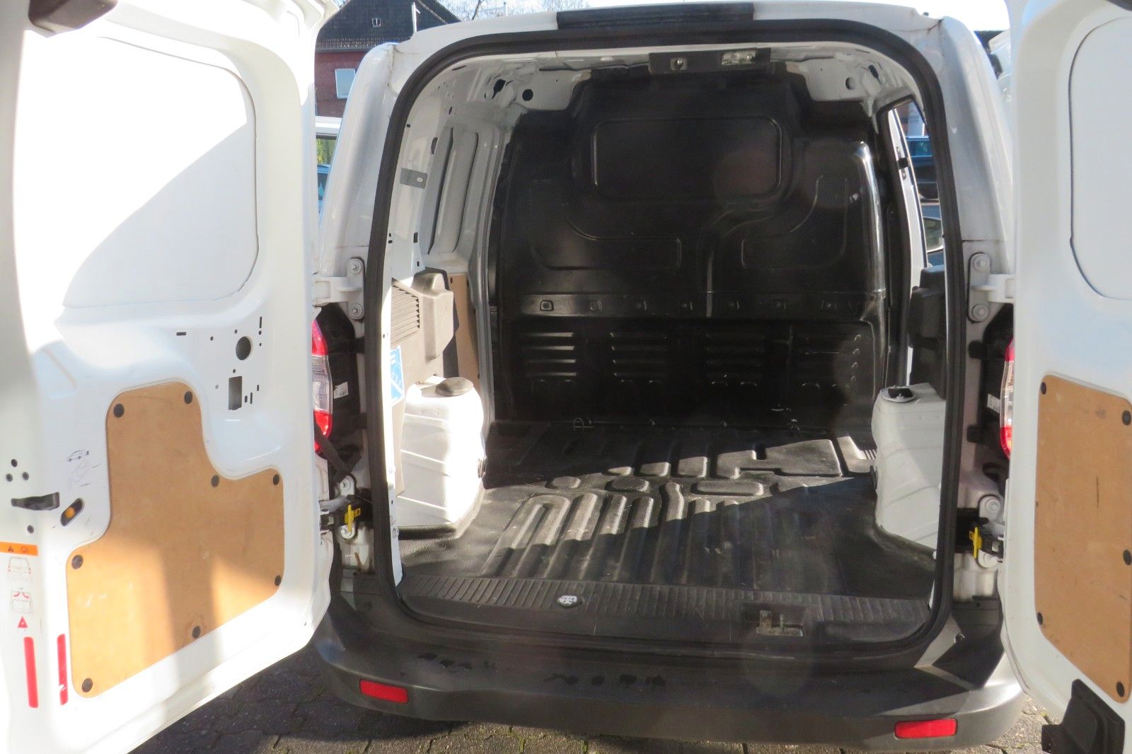 Fahrzeugabbildung Ford Transit Courier Trend KASTEN KLIMA FLÜGEL 1.HD