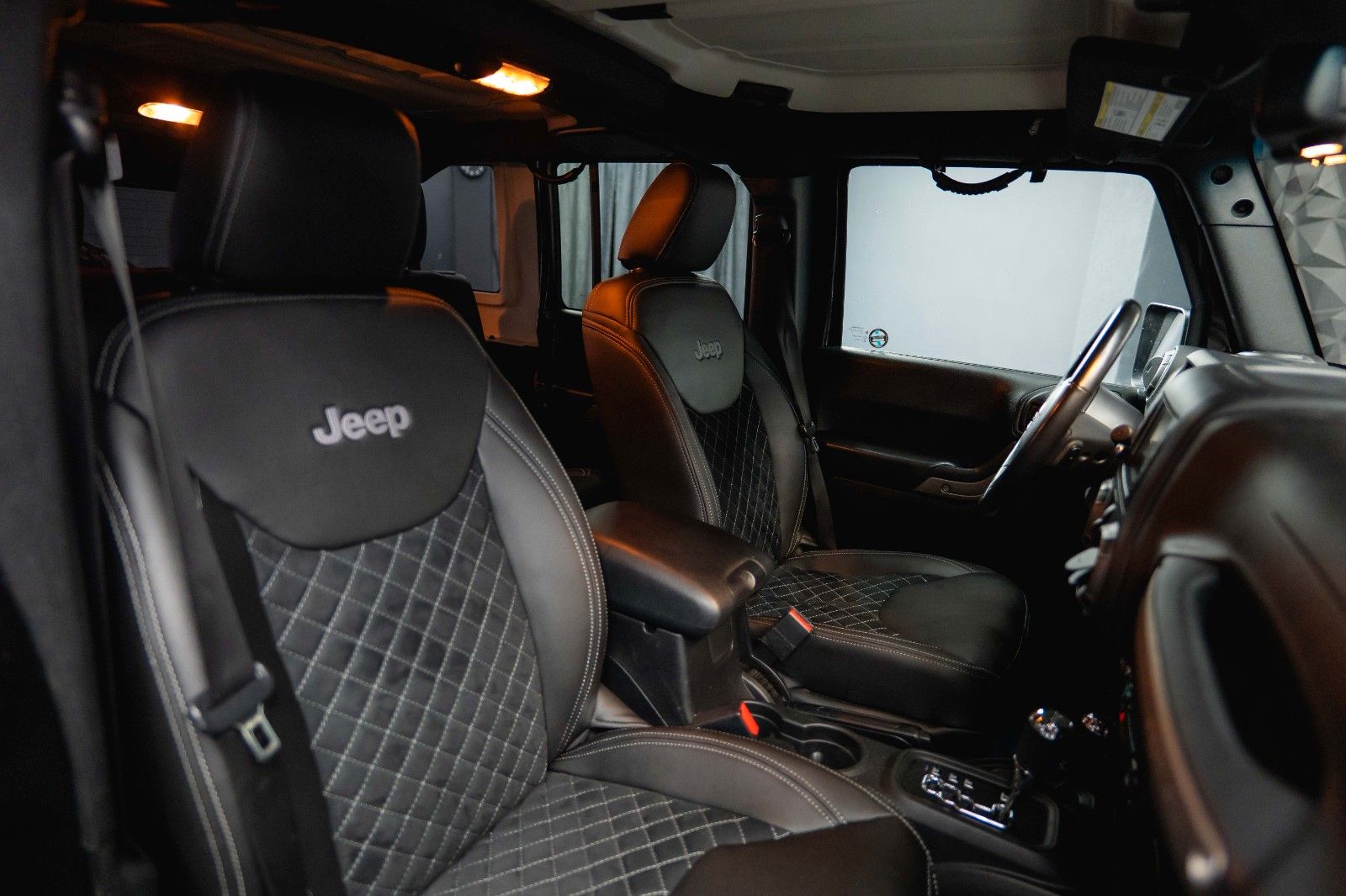 Fahrzeugabbildung Jeep Wrangler 3.6 V6 UNLIMITED SPORT OFFROAD 4x4 LED