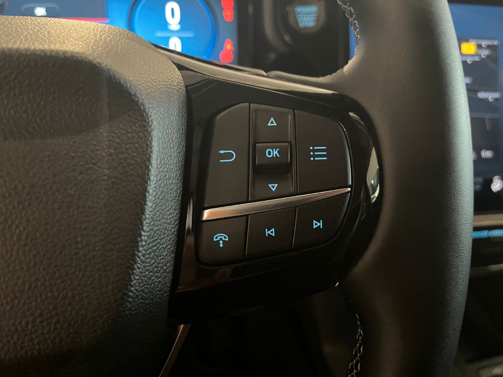 Fahrzeugabbildung Ford Puma MHEV Titanium LED CAM PDC WinterPaket