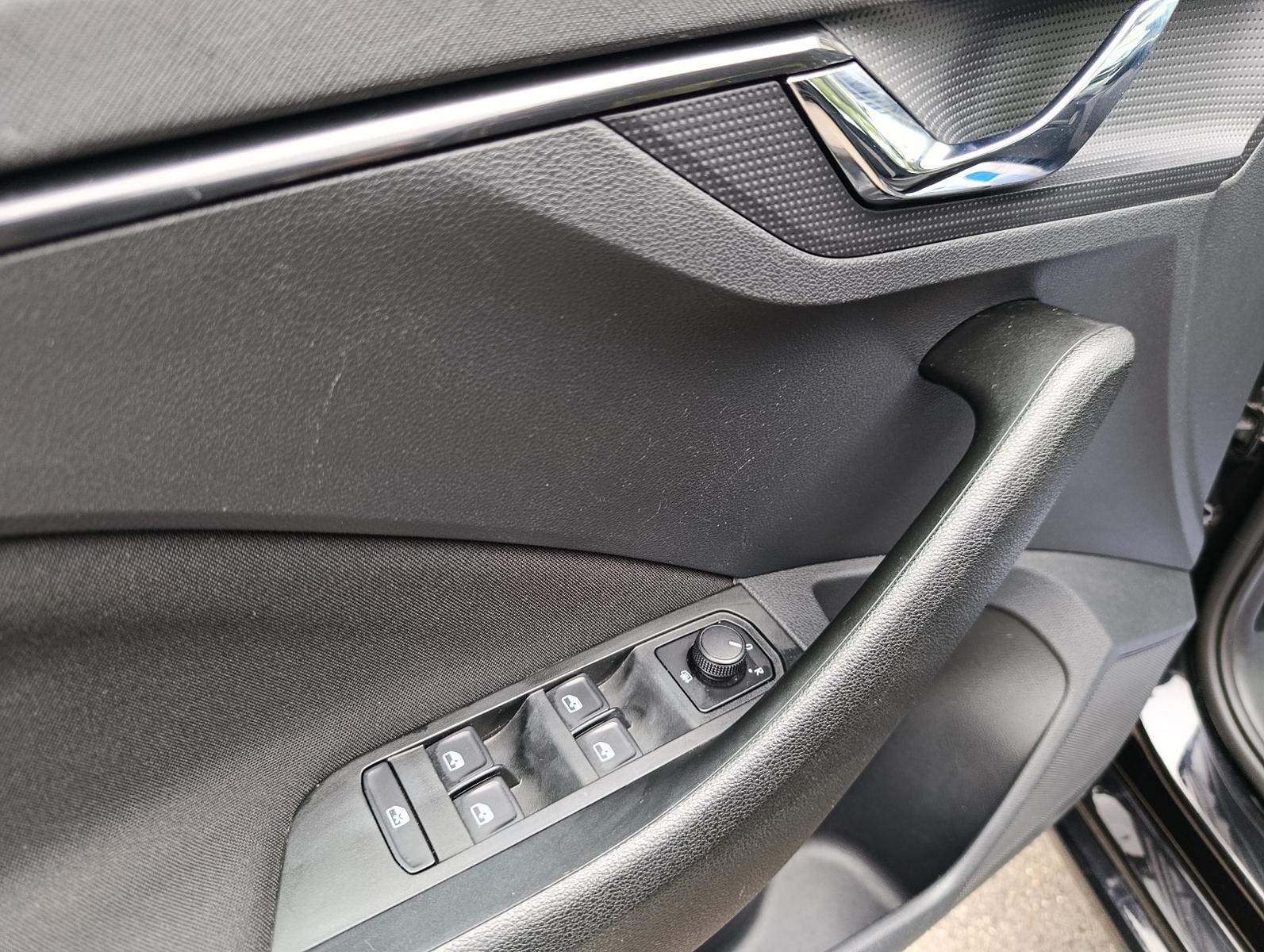 Skoda Scala Active Car Play Tempomat SHZ PDC AHK