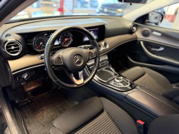 Mercedes E 220 - 11