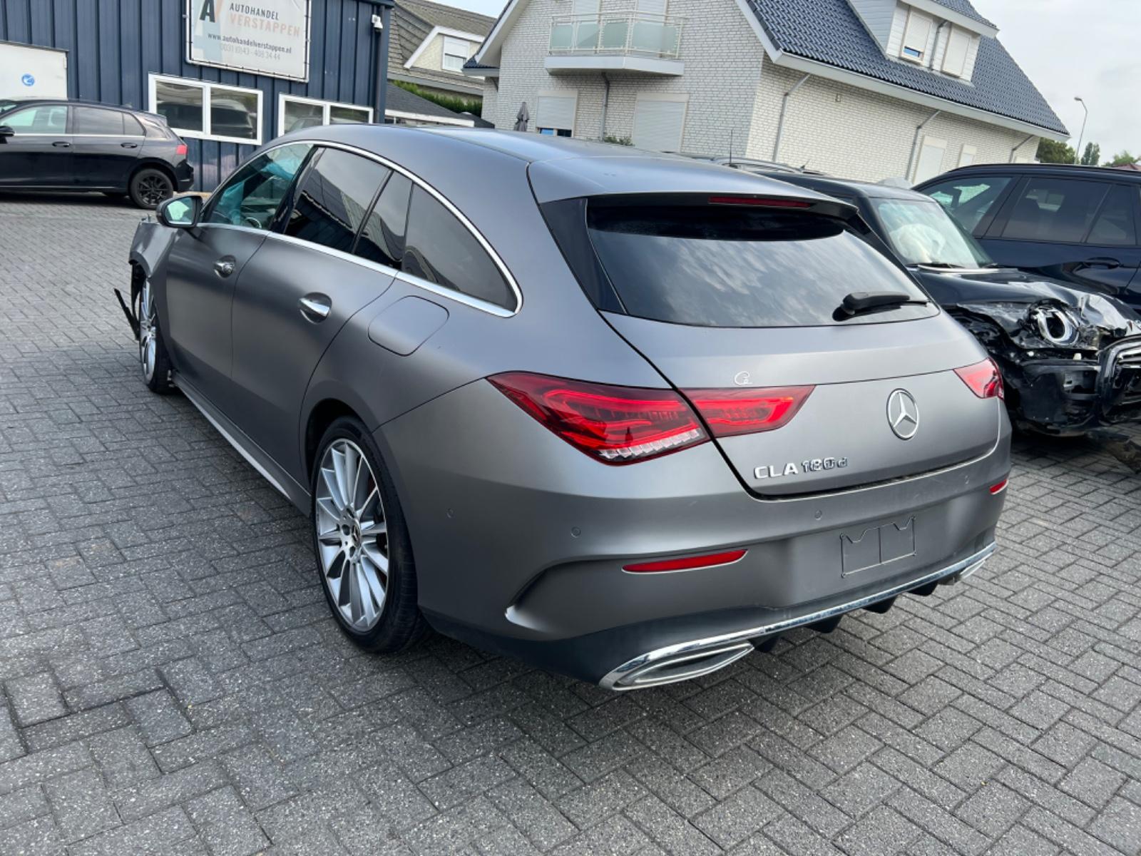 Mercedes-Benz CLA 180d Shooting Brake AMG Panorama