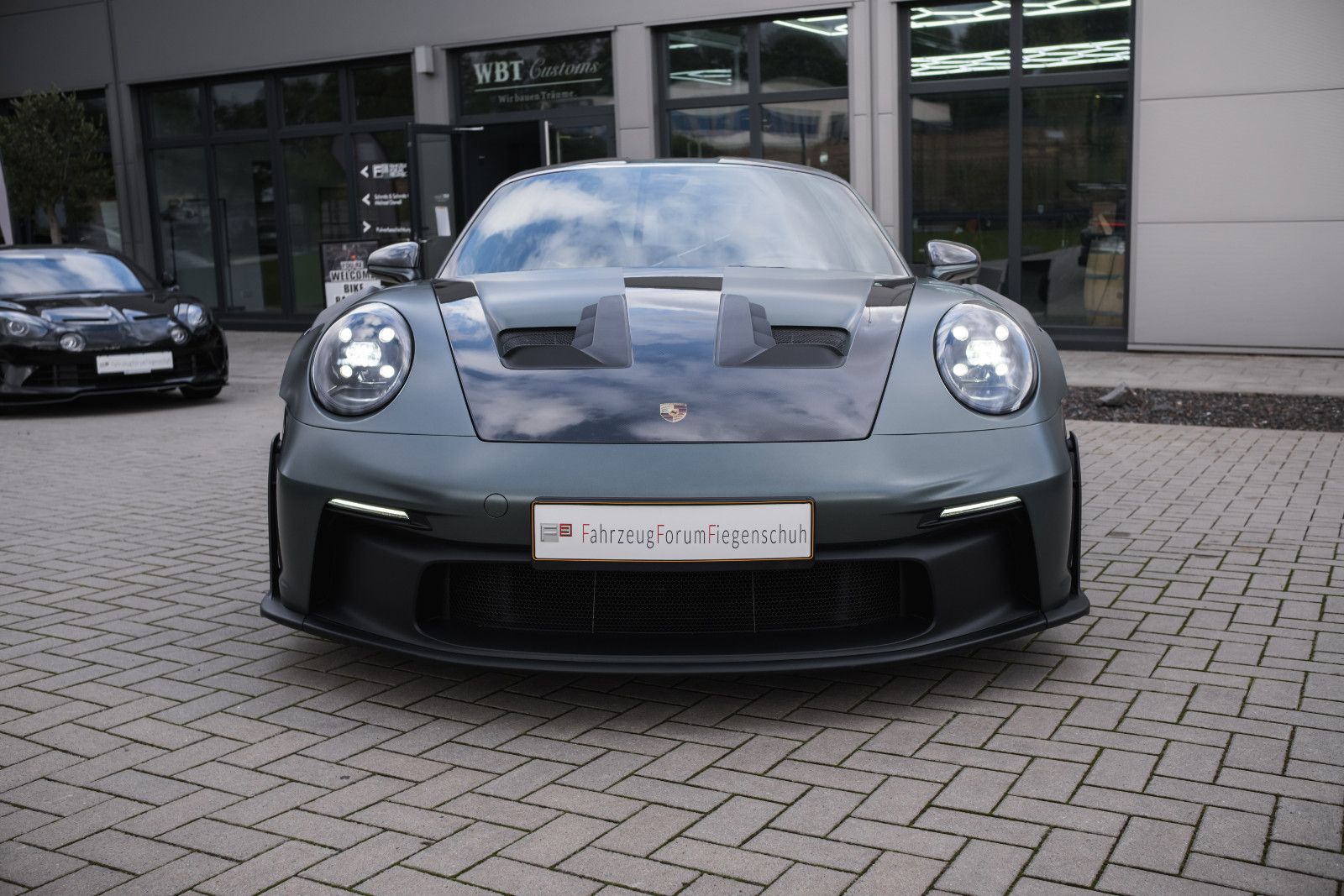 Fahrzeugabbildung Porsche 992 GT3 RS-Weissach-Lift - PTS malachitgrün-LED