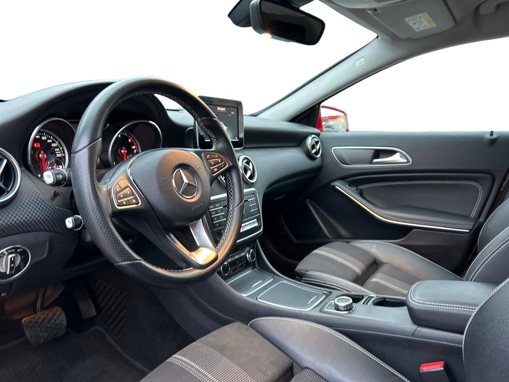 Mercedes-Benz A 180 d AUT Kam. KeyLess KlimaA LED LM Navi PDC