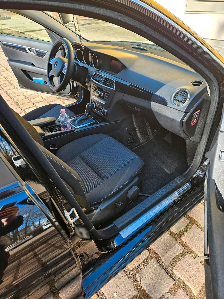 Mercedes-Benz C200 2014 — photo 11