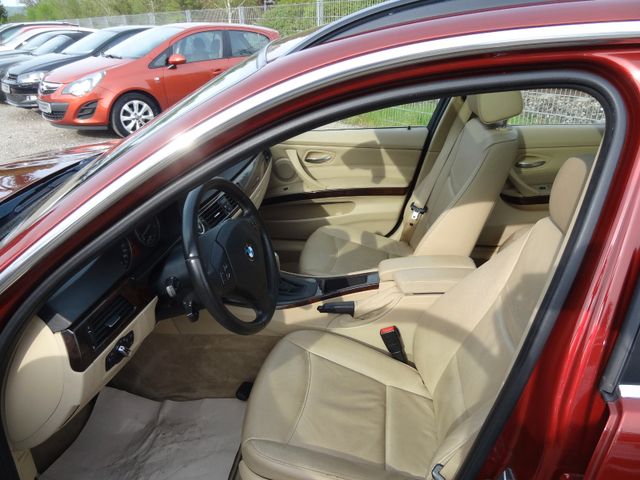 Fahrzeugabbildung BMW 325i /4x4/1.Hand/Pano/Leder/PDC/Automatik/