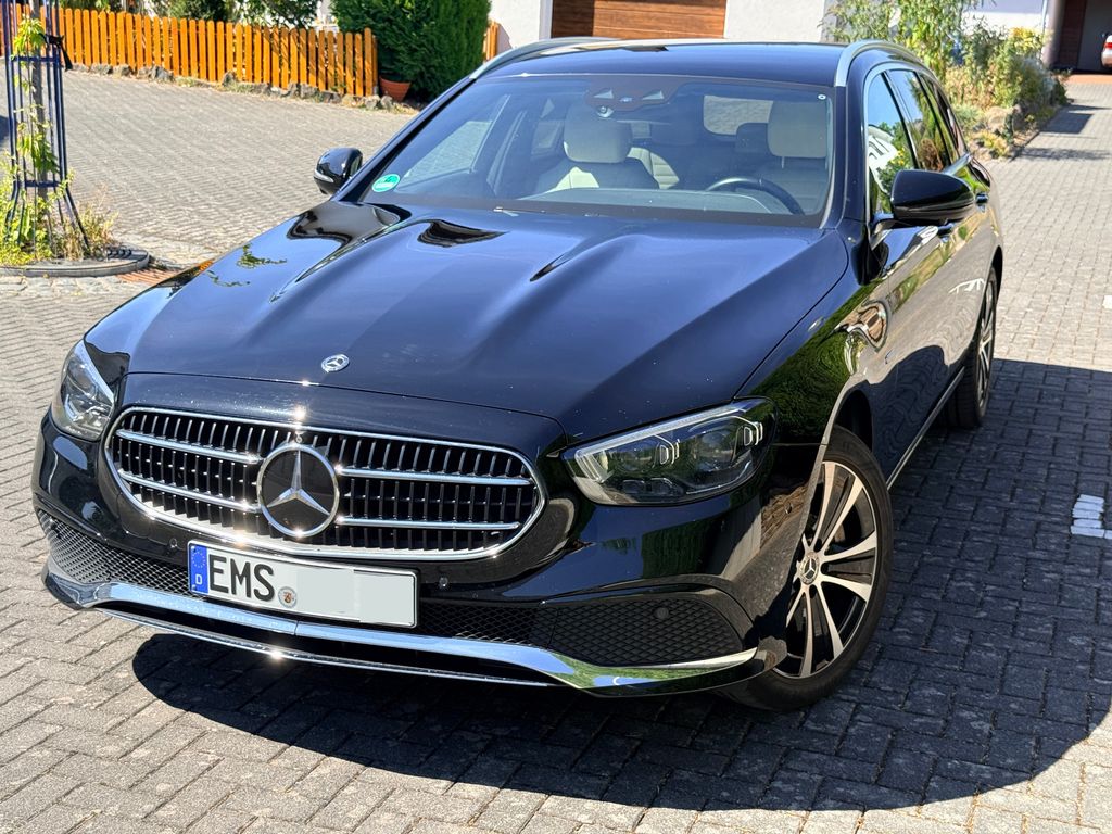 Image of Mercedes-Benz E 300