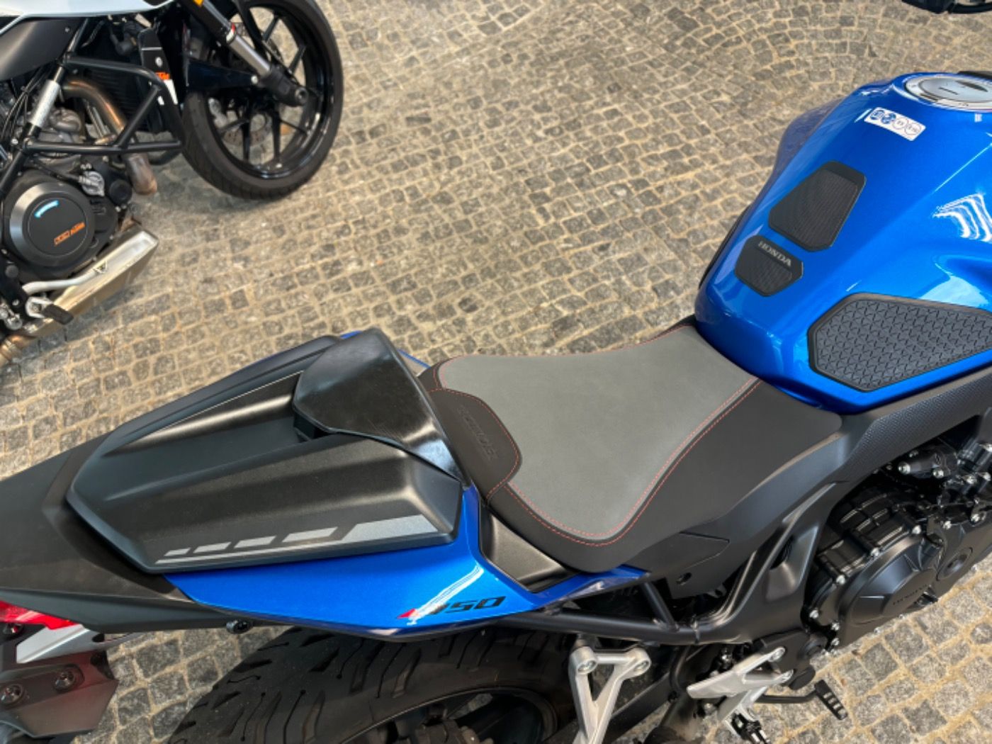 Fahrzeugabbildung Honda CB 750 Hornet 25 Honda Pakete verbaut, Schaltass