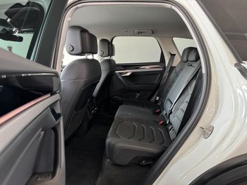 Volkswagen Touareg - 9