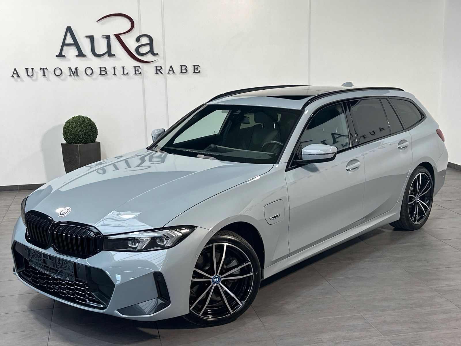 BMW 330 e Touring M-Sport NAV+LED+PANO+AHK+19ZOLL imagem 2