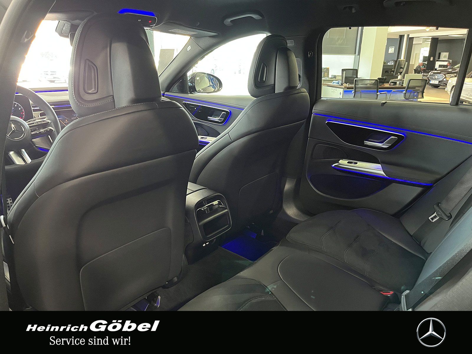 Fahrzeugabbildung Mercedes-Benz E 200 T AMG+NIGHT+DISTRONIC+LED+AMBIENTE+CARPLAY