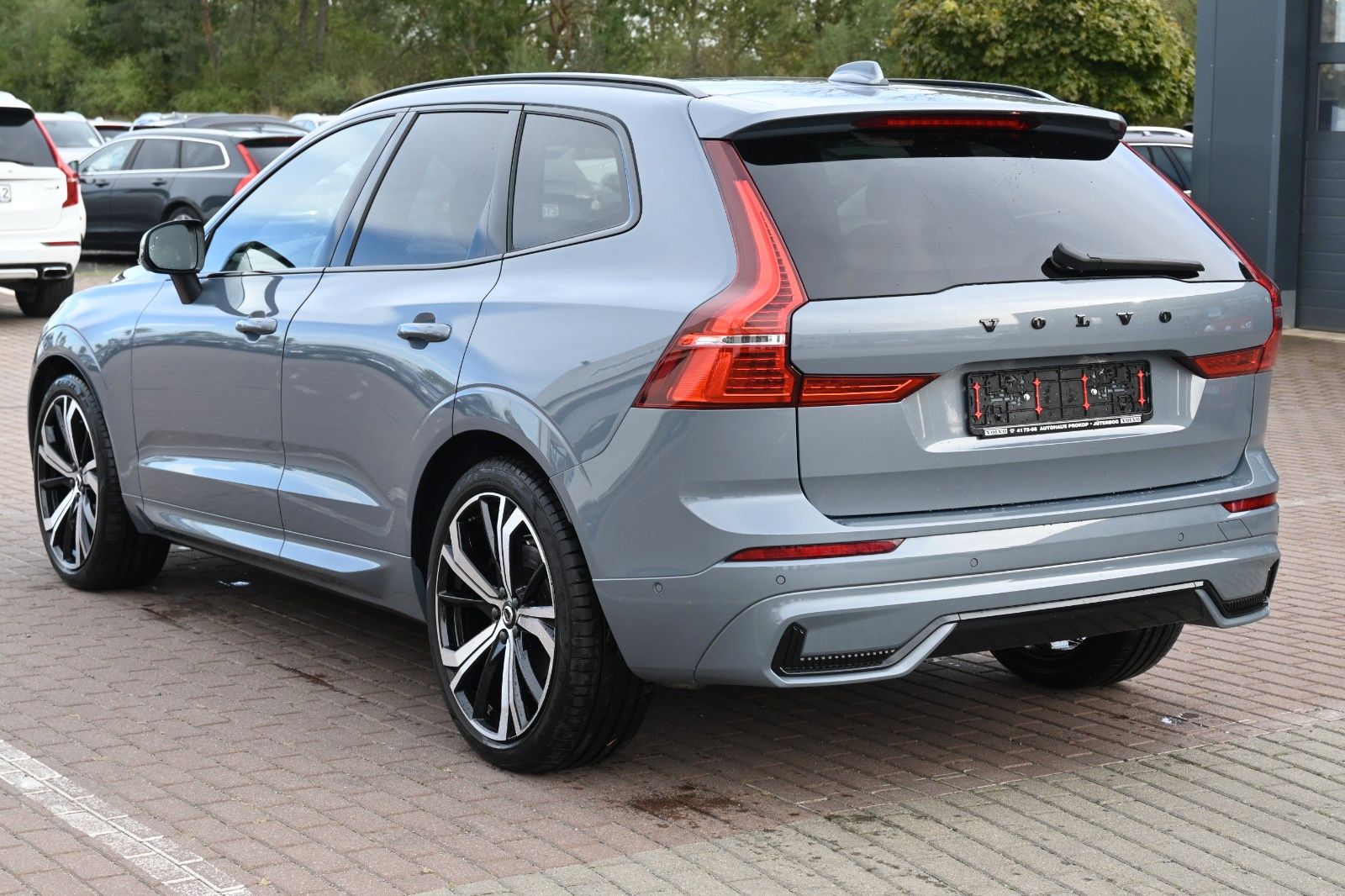 Fahrzeugabbildung Volvo XC60 B5D AWD Ultimate Dark*LED*PANO*STHZ*LUFT*QI