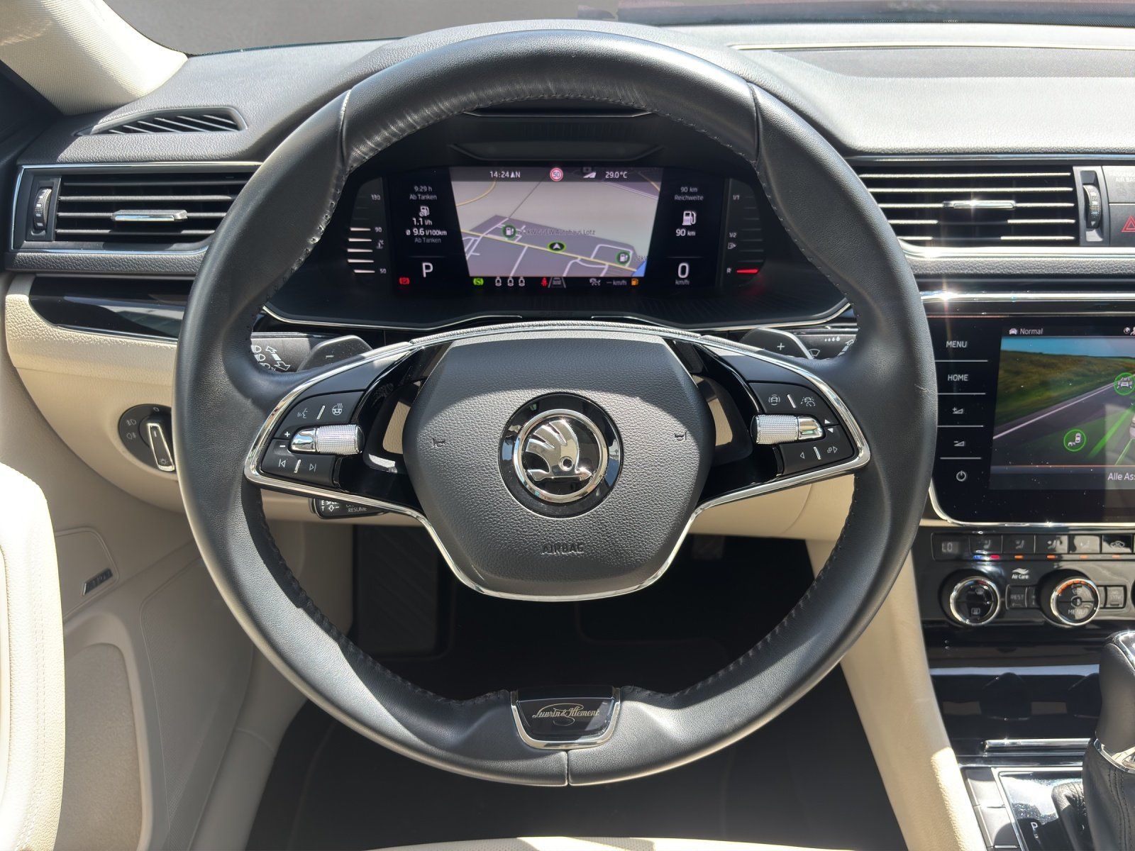 Fahrzeugabbildung SKODA Superb Combi 2.0 TDI L&K 4x4/PANO/AHK/ACC/360°KA