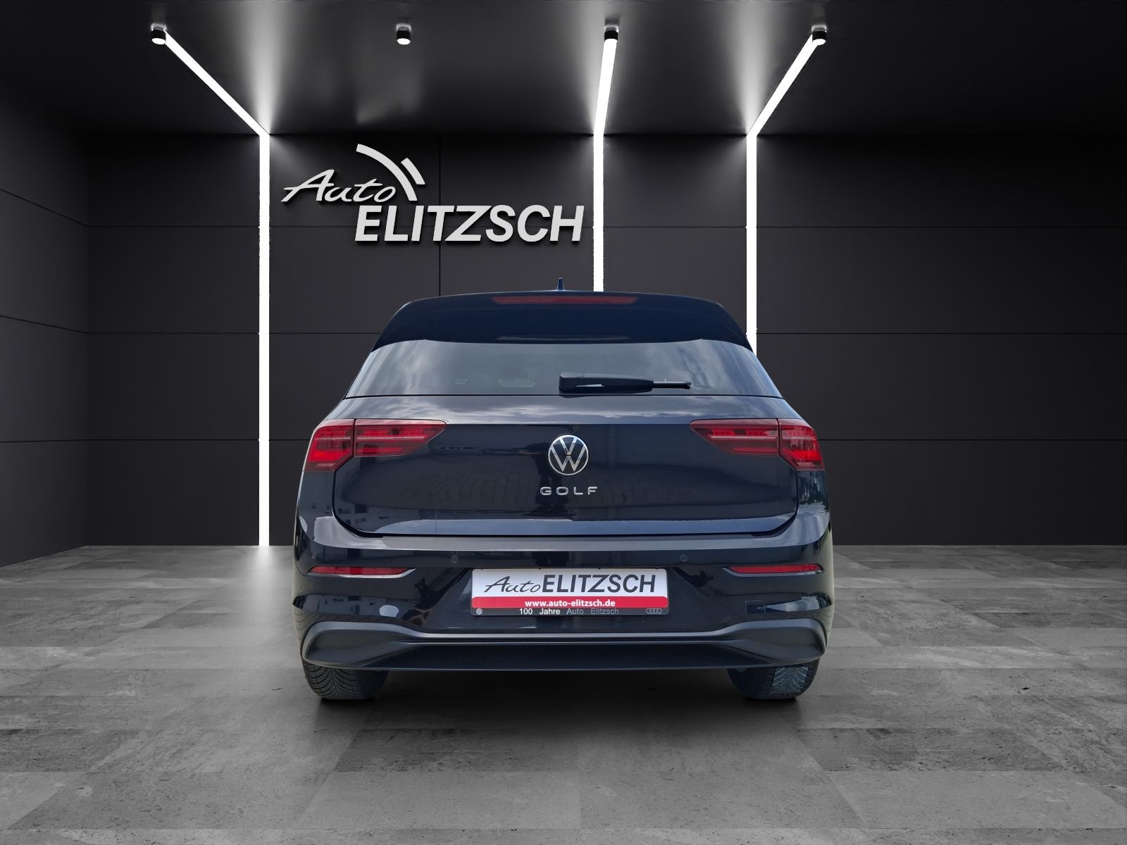 Fahrzeugabbildung Volkswagen Golf VIII TSI Life LED AHK STHZ ACC Navi Pano AI