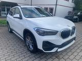 BMW X1 xDr. 25 e Sport Line*AHK*KAM*LED*Pano* - mit Hybrid-Antrieb: Geländewagen