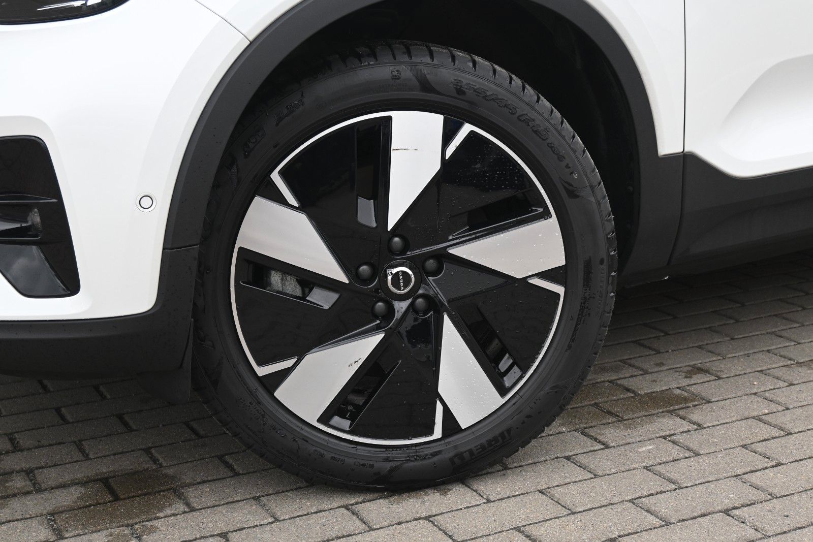 Fahrzeugabbildung Volvo EX40 SingleMotorExtendedRangePlus Dark*574 KM RW