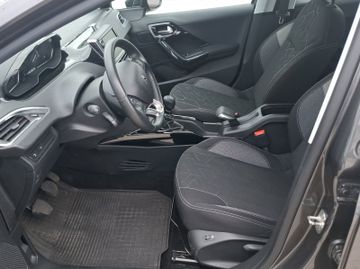Peugeot 2008 Active 1.2 PureTech 110 Kam.+Pano+SHZ+PDC