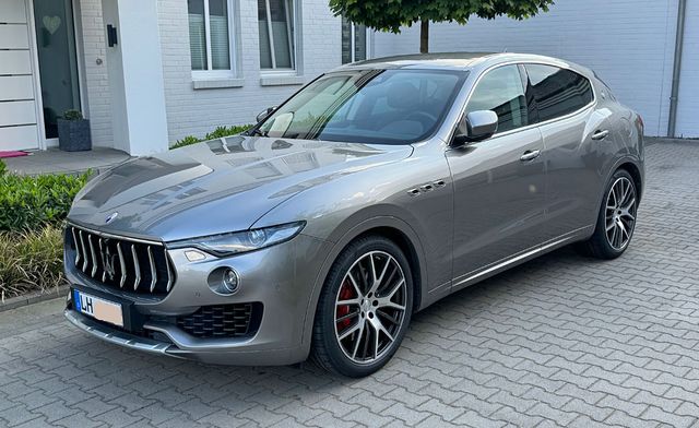 Maserati Levante SQ4 3.0 V6 316kW TOP-Zustand