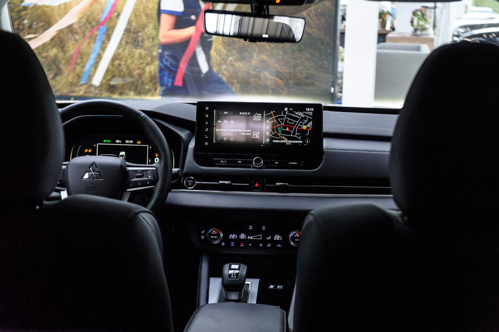 Fahrzeugabbildung Mitsubishi Outlander Top 4WD PHEV Leder LED 4xSHZ 360° HUD