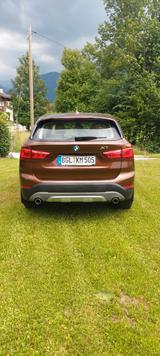 BMW X1 xDrive20i Automatik - - BMW X1: Braun