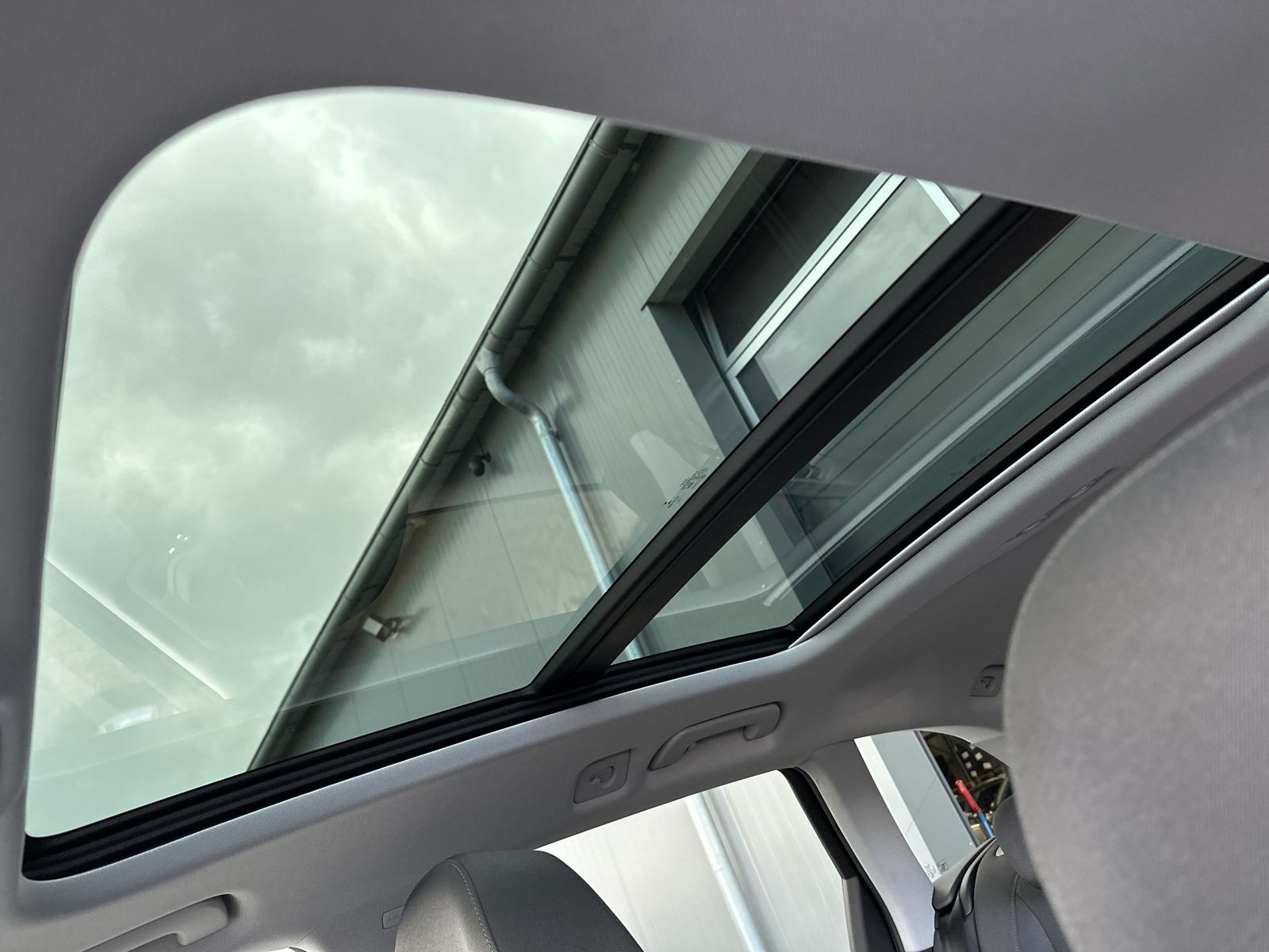 Fahrzeugabbildung Audi A4 Avant 40 TDI S-Line NAV+LED+PANO+DSP+19ZO+PP