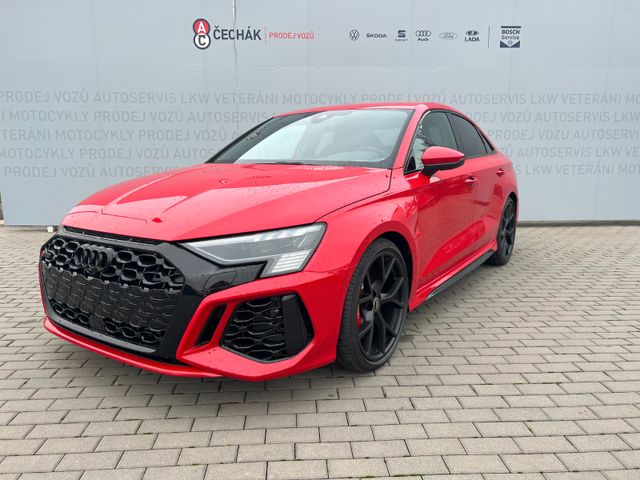 Audi RS3 2.5 TFSI, limo, 294kW