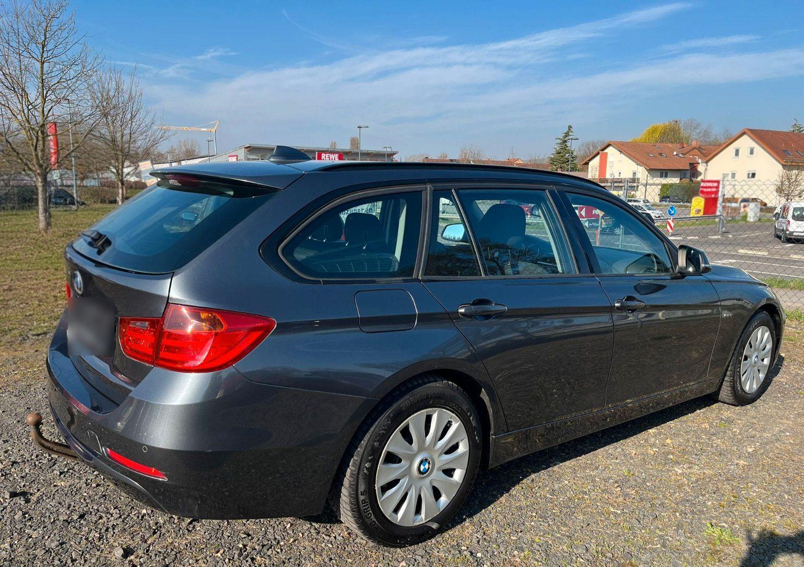 BMW 320 2015 — interior