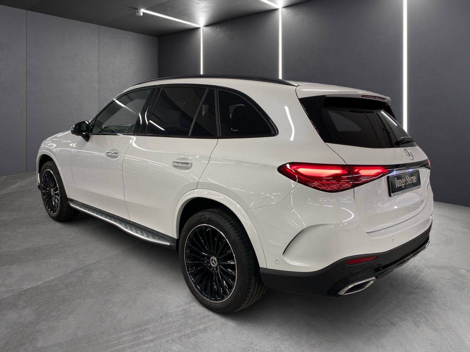 Fahrzeugabbildung Mercedes-Benz GLC 300 4M *Airmatic*STDHZG*HUD*Pano*Distro*AHK*