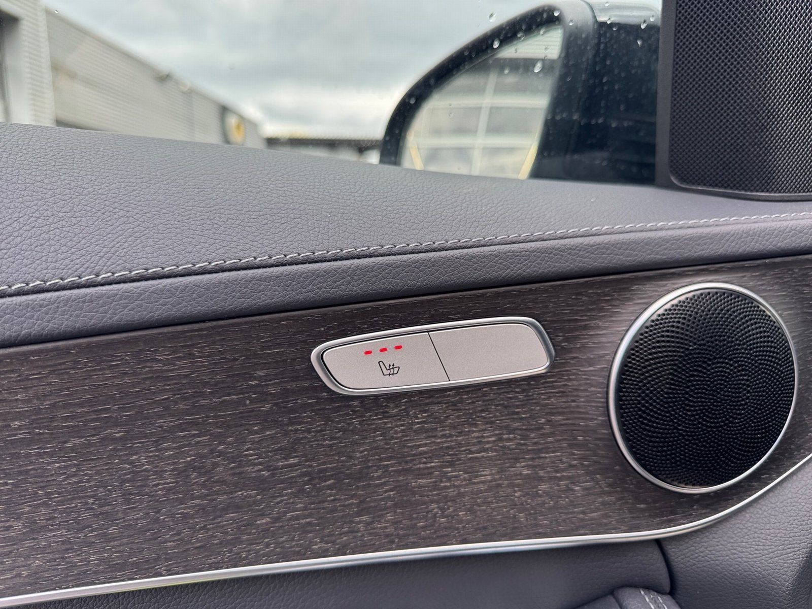 Fahrzeugabbildung Mercedes-Benz C 300 de AMG-Line*Kamera*LED*Comand*Volldigital*