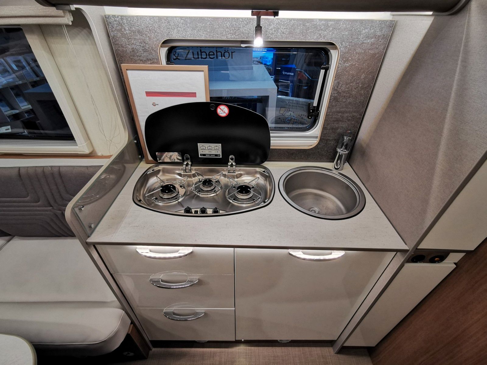 Fahrzeugabbildung Bürstner Lyseo Gallery TD 649 G SPAREN SIE € 51.519!