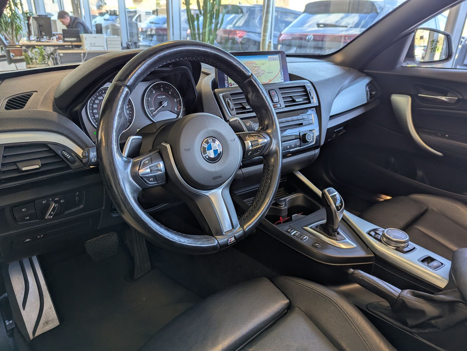 Fahrzeugabbildung BMW 220 d M-Sport-Paket Leder Bi-Xen Navi HiFi