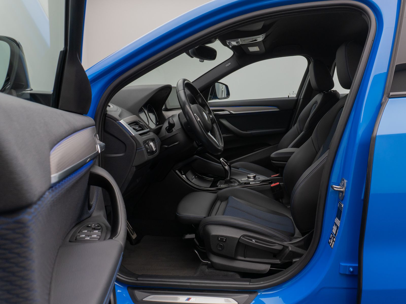 Fahrzeugabbildung BMW X2 xD20i M Sport DAB HUD Navi+ Alarm LED PDChint