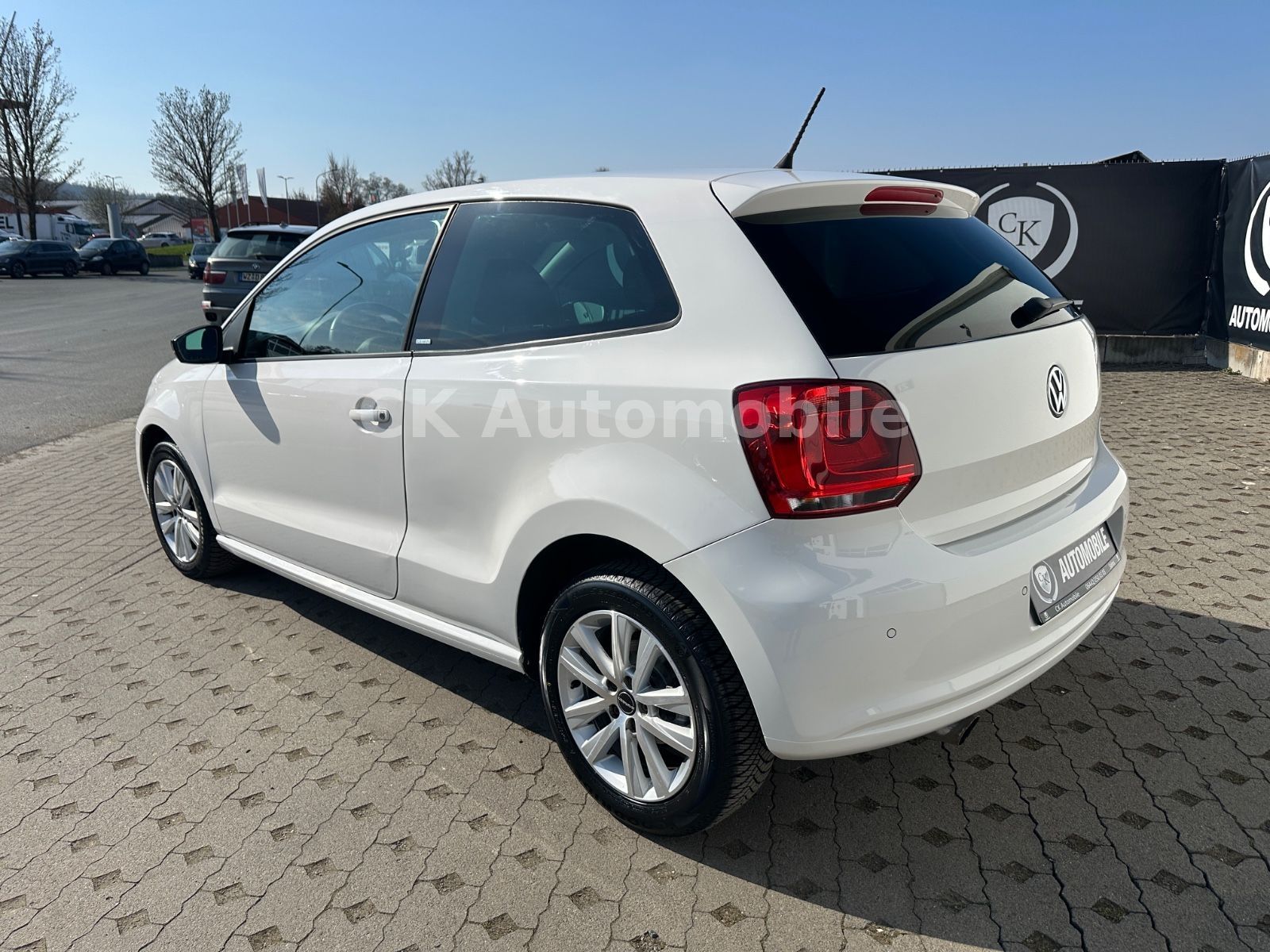Fahrzeugabbildung Volkswagen Polo V Style 1.2 TSI/Klima/Bi-Xenon/Tempomat/PDC