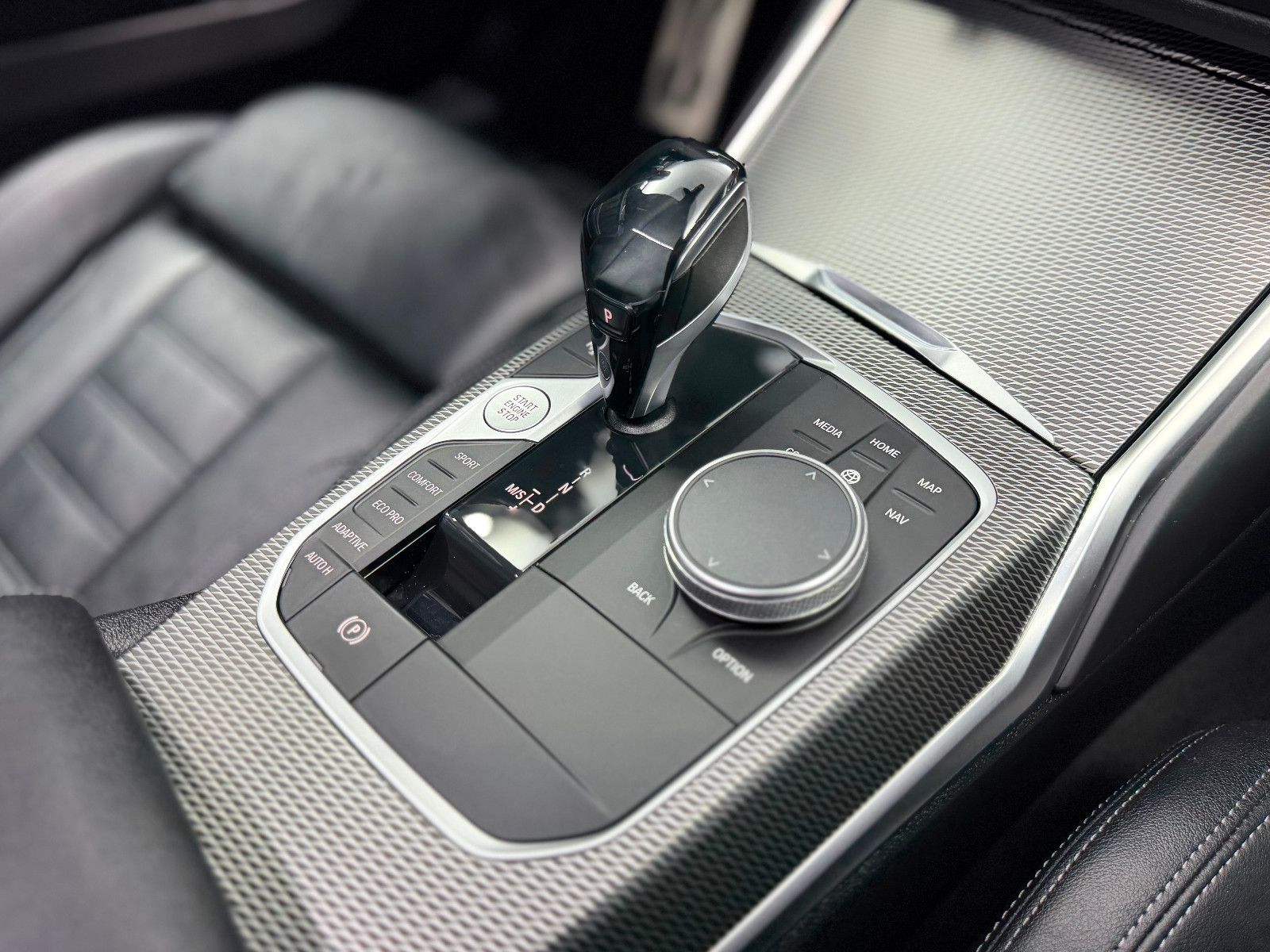 Fahrzeugabbildung BMW 320d Touring xDrive M Sport|HIFI|HuD|LEDER|KAMER