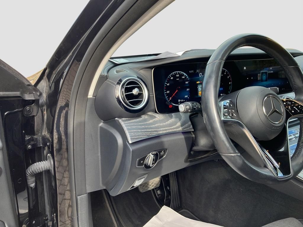 Fahrzeugabbildung Mercedes-Benz E 300 de 4MATIC T-Modell Night Paket*AHK*HUD*360